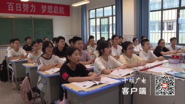 股票配资策略 十堰教师陶伟“不务正业” 物理课上成音乐课（已编完）